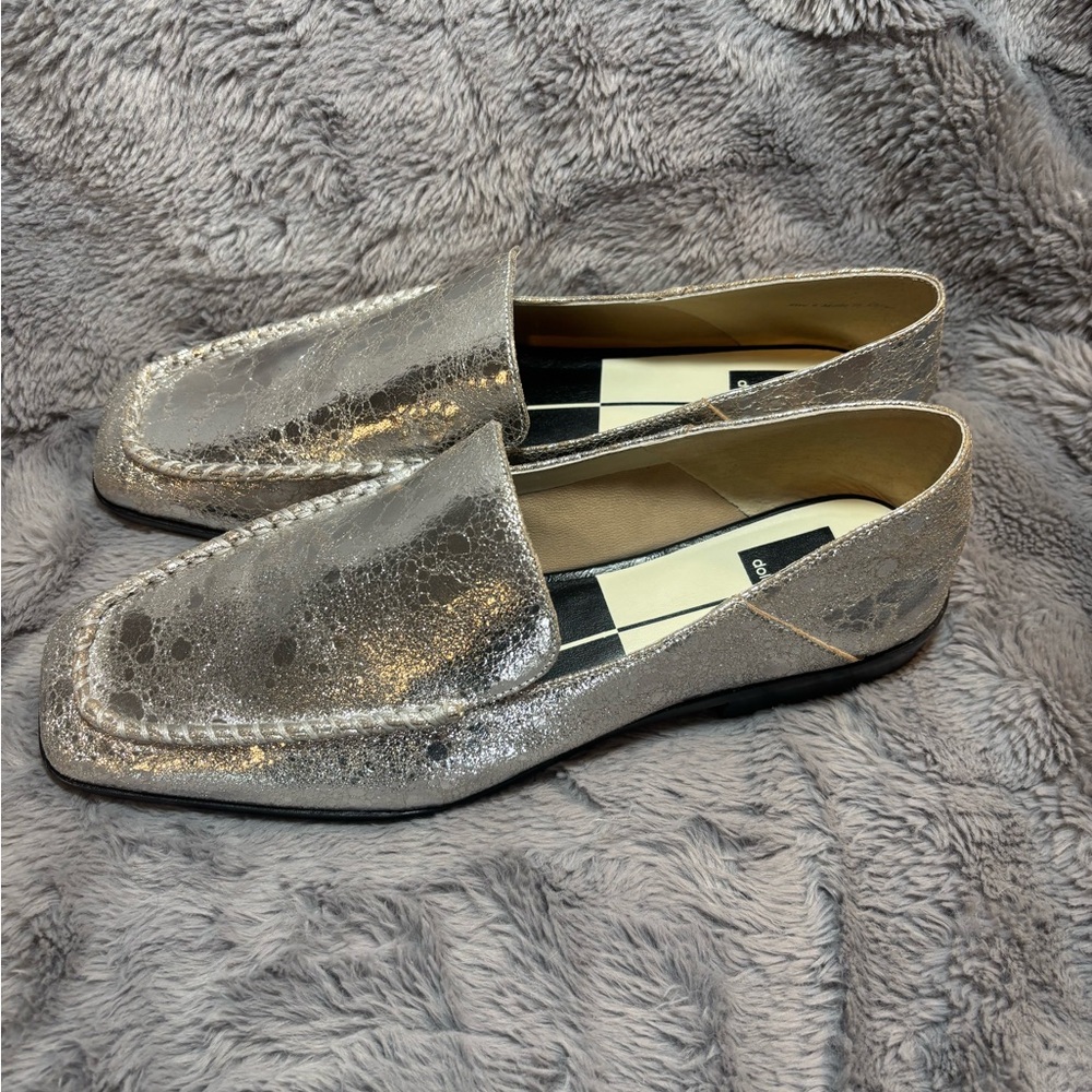 Dolce Vita Beny Distressed Leather slip on flats - size 9. 🪩🩶🪙